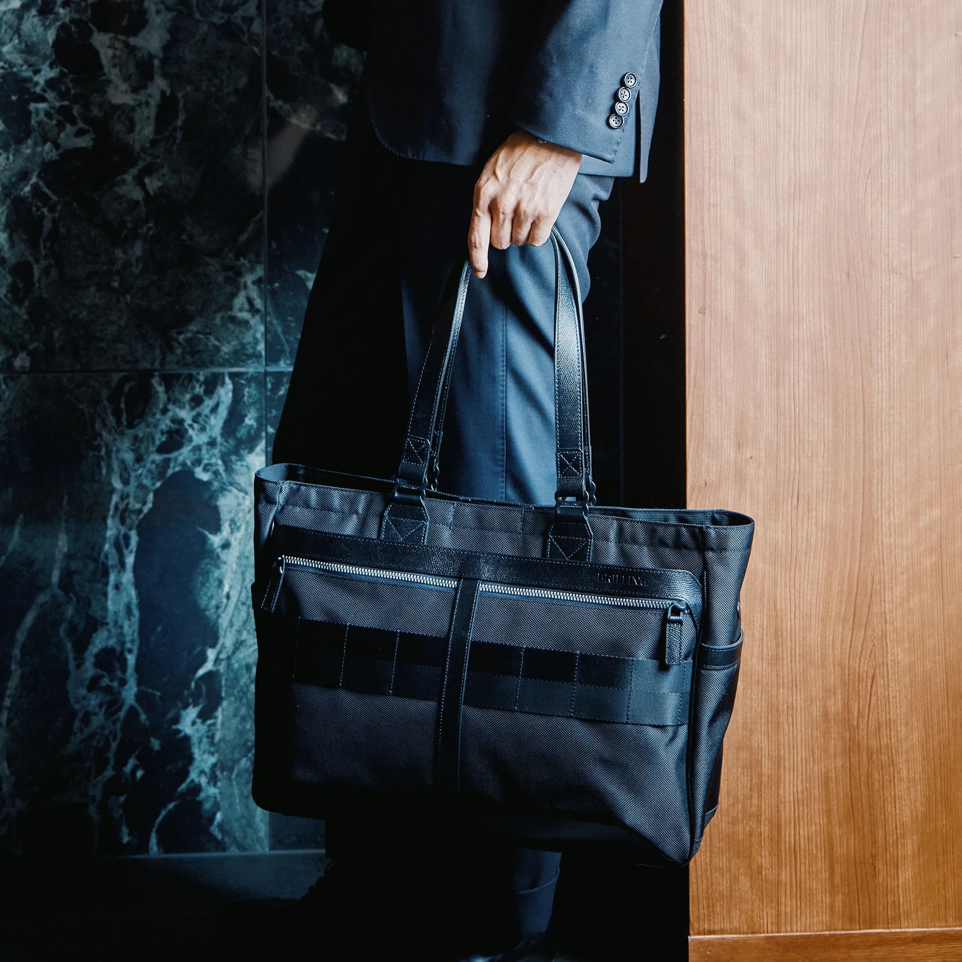 FUSION SQ TOTE HD BRIEFING Tote Bag Suburban.