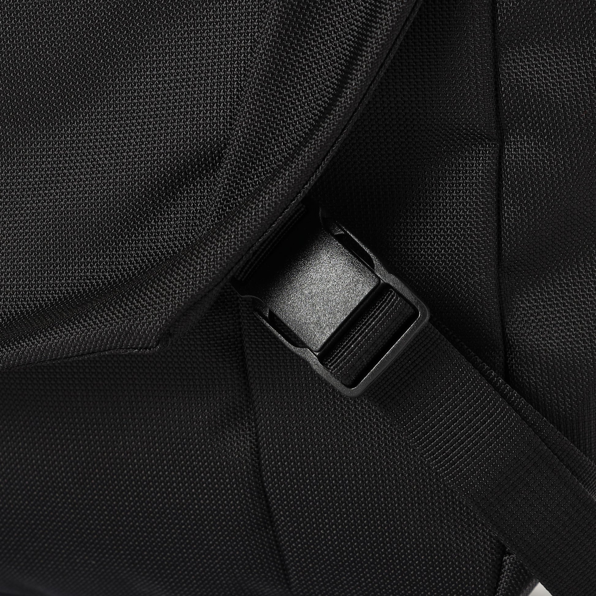 MFC MESSENGER M BRIEFING Messenger Bag Suburban.
