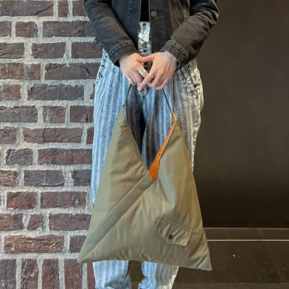 TILT TRIANGLE TOTE ( MADE IN JAPAN 🇯🇵 )